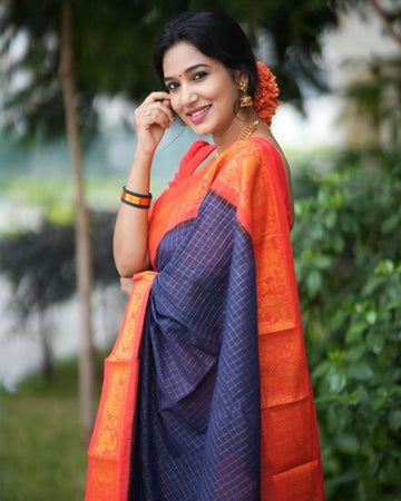 This gorgeous Silk saree from blazik store is a work of art